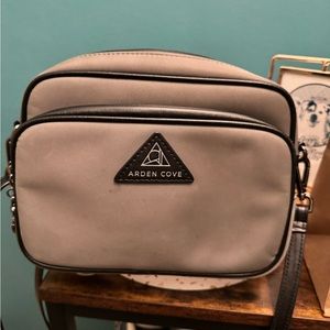 Arden Cove Anti-Theft Crissy Crossbody GUC